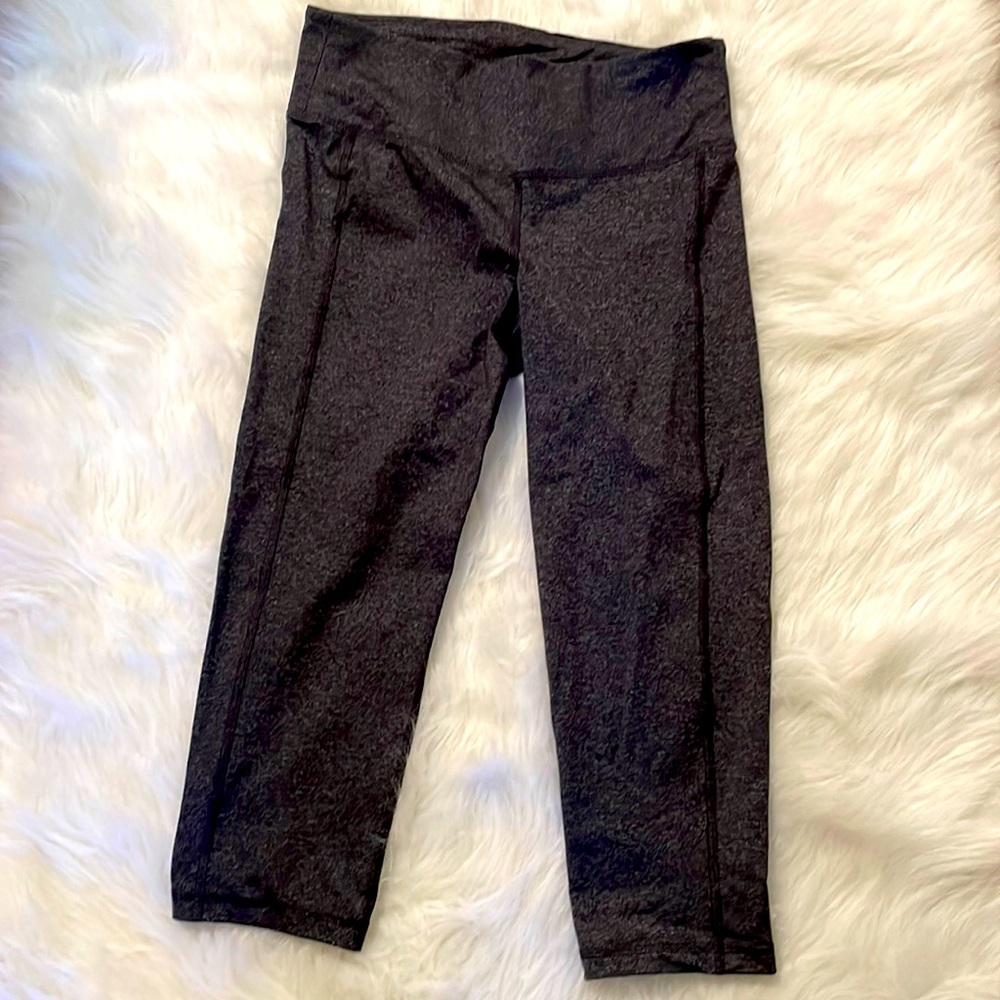 Old Navy active fitted leggings capris 3/4 small gray running yoga exercise pant